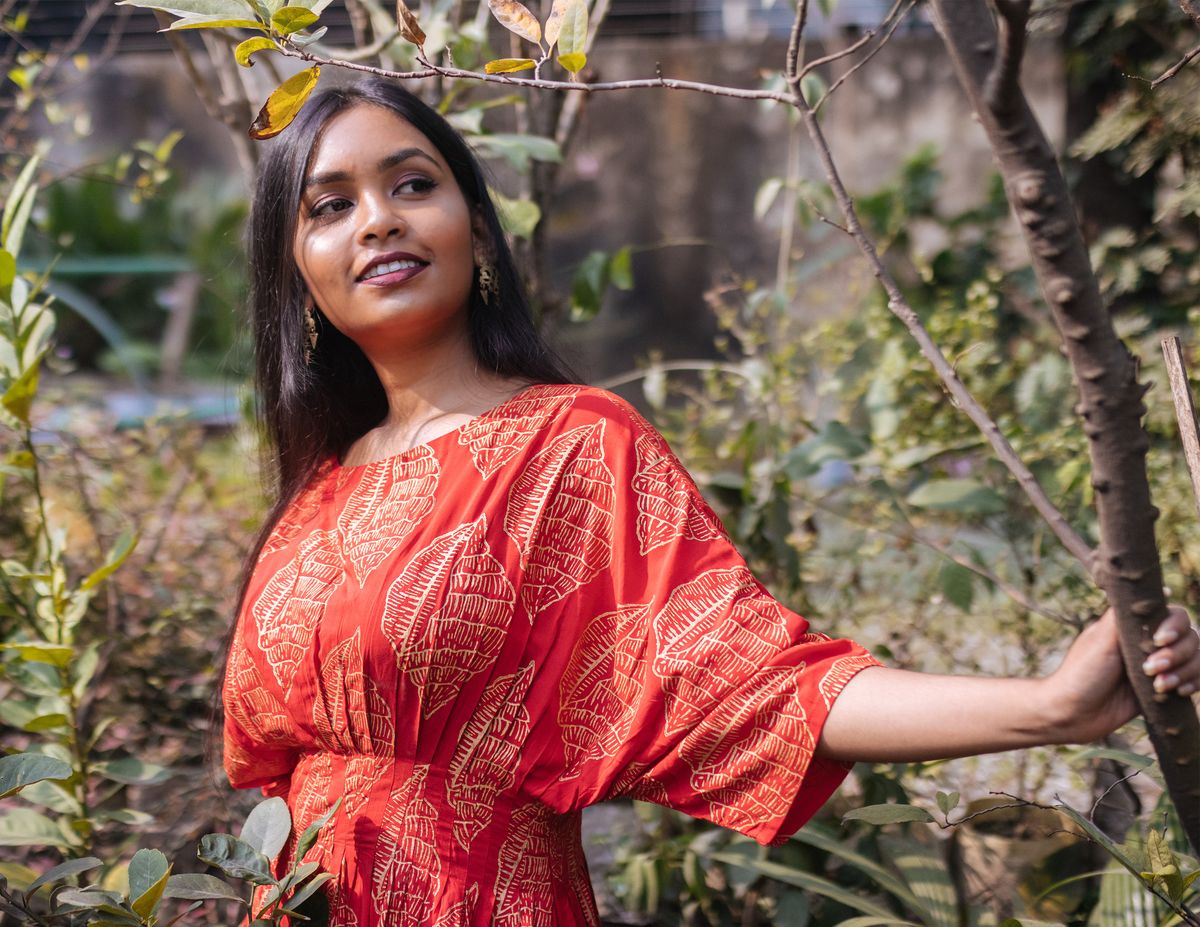 falgun dress design Incorporate the essence of Falgun into your styling with these floral shalwar kameez set and classic sarees by Aarong. SHOP FALGUN: bit.ly/3aRf50u