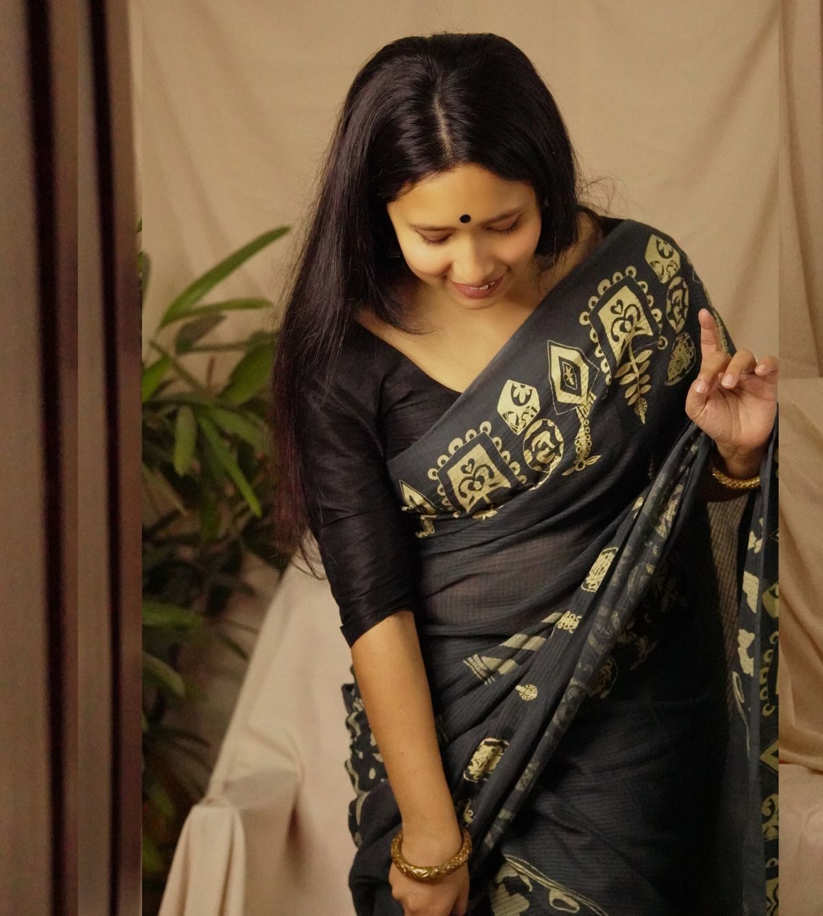 Wari botteshwar Ash Saree